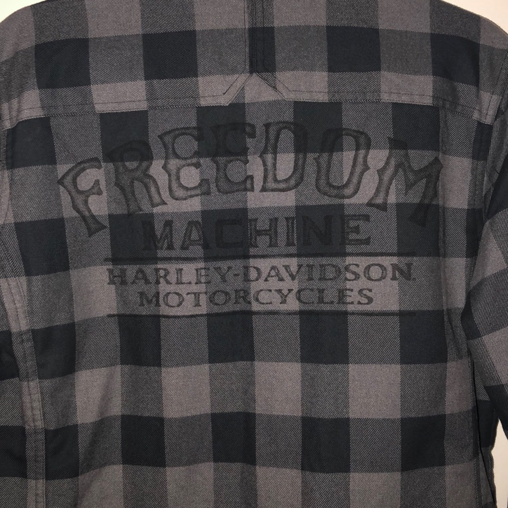 Harley Davidson lightweight wind breaker.